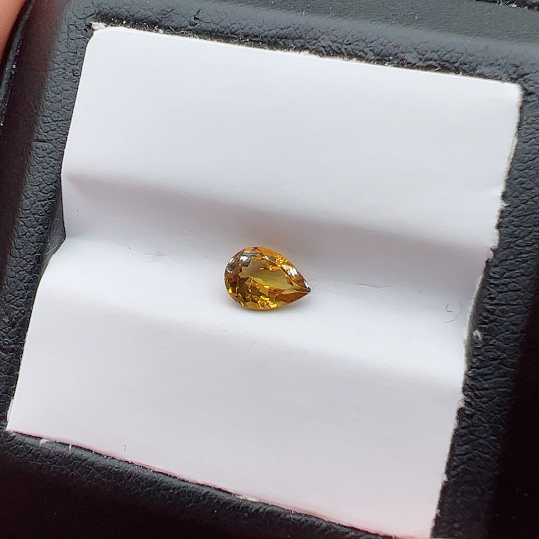 黄色碧玺5✖️7水滴裸石未镶嵌