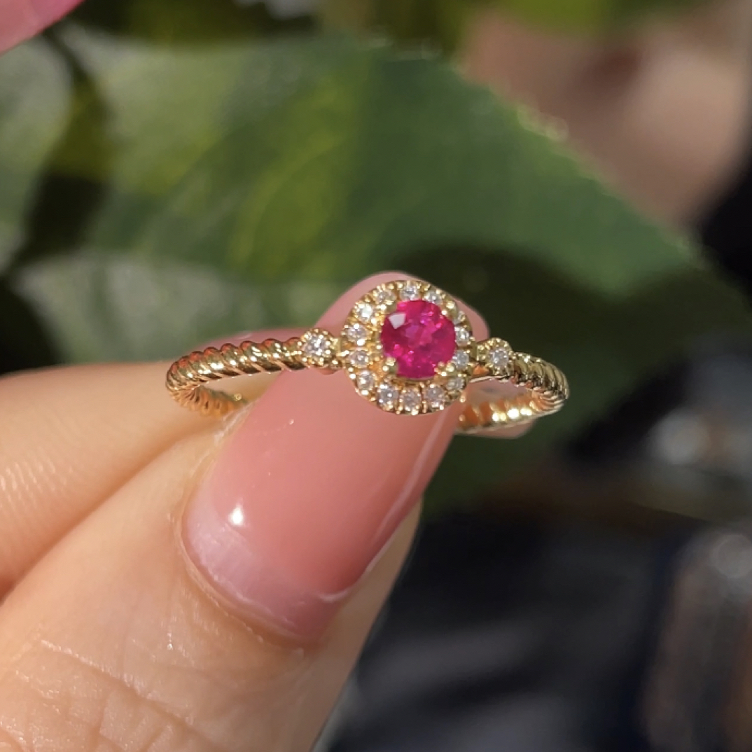 0.25CT鸽血红宝石18K钻石戒指