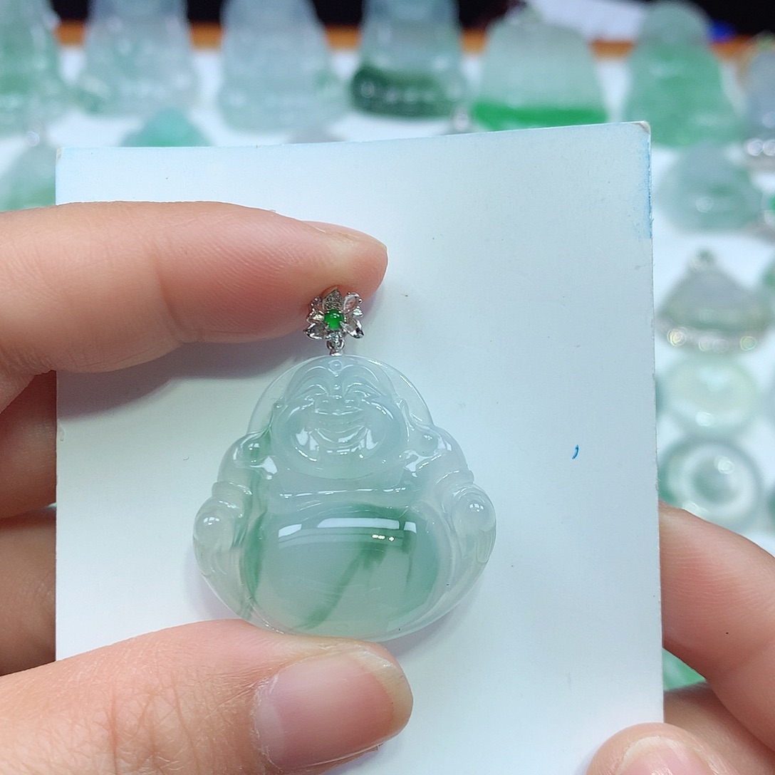 翡翠颈饰18K金镶嵌佛