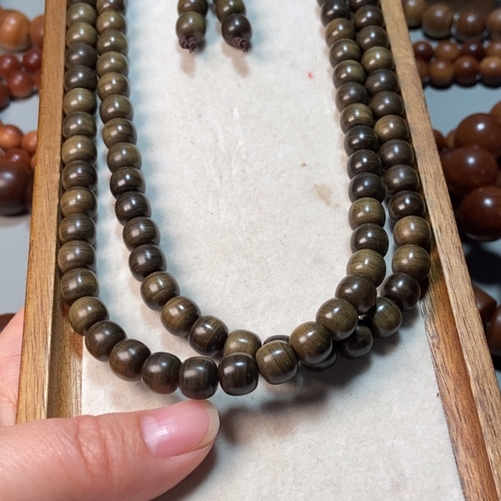 雨***田檀香木老山檀香水阴沉0.8*0.9*108，奶香