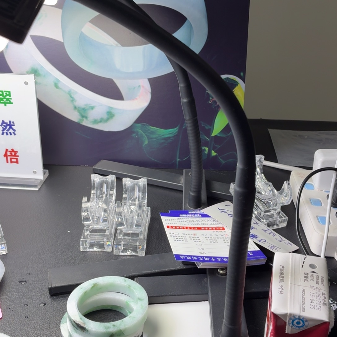 定制翡翠未镶嵌翡翠手镯