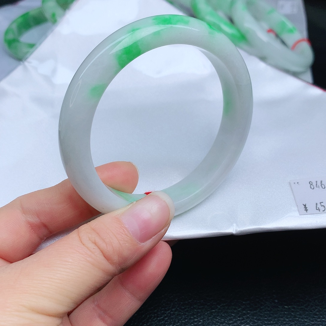 翡翠手镯未镶嵌8466xvbbb