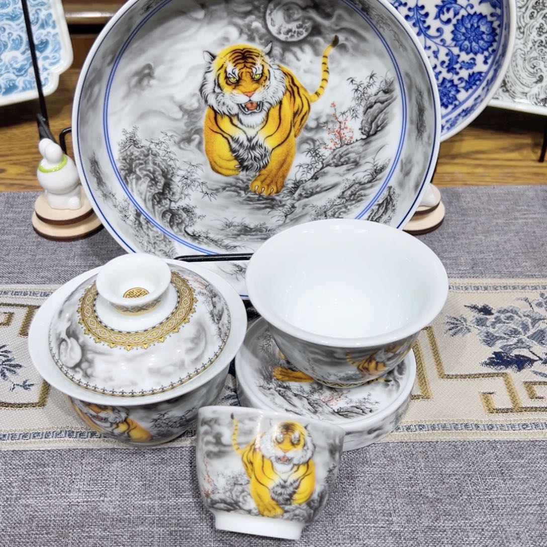 景德镇陶瓷学院副院长等职务工作