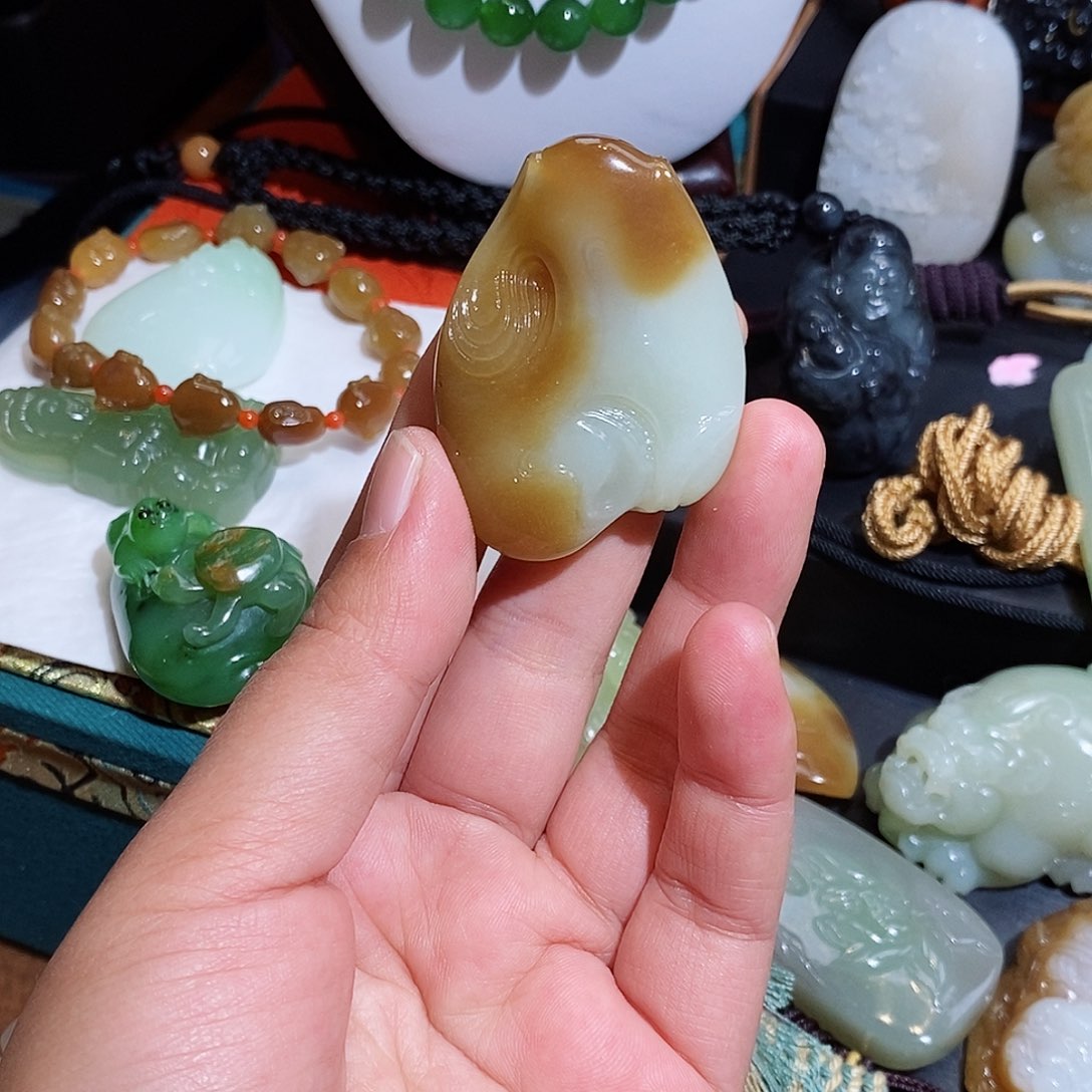 和田玉挂件未镶嵌一**光