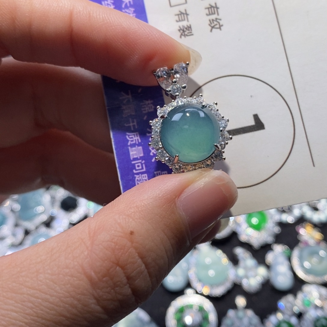 翡翠未镶嵌颈饰翡翠