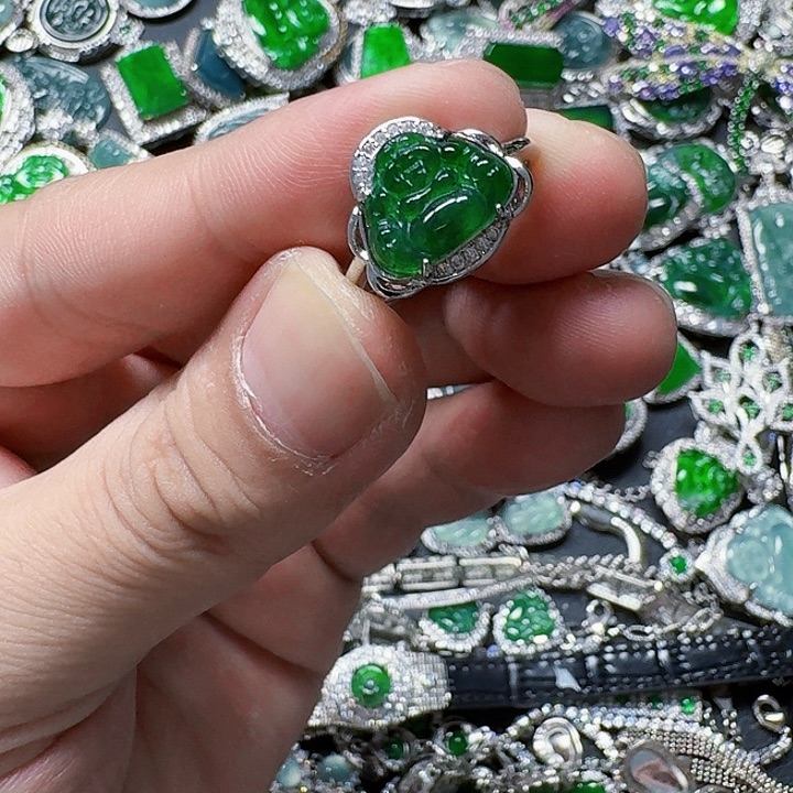 翡翠颈饰未镶嵌天然A货翡翠放漏