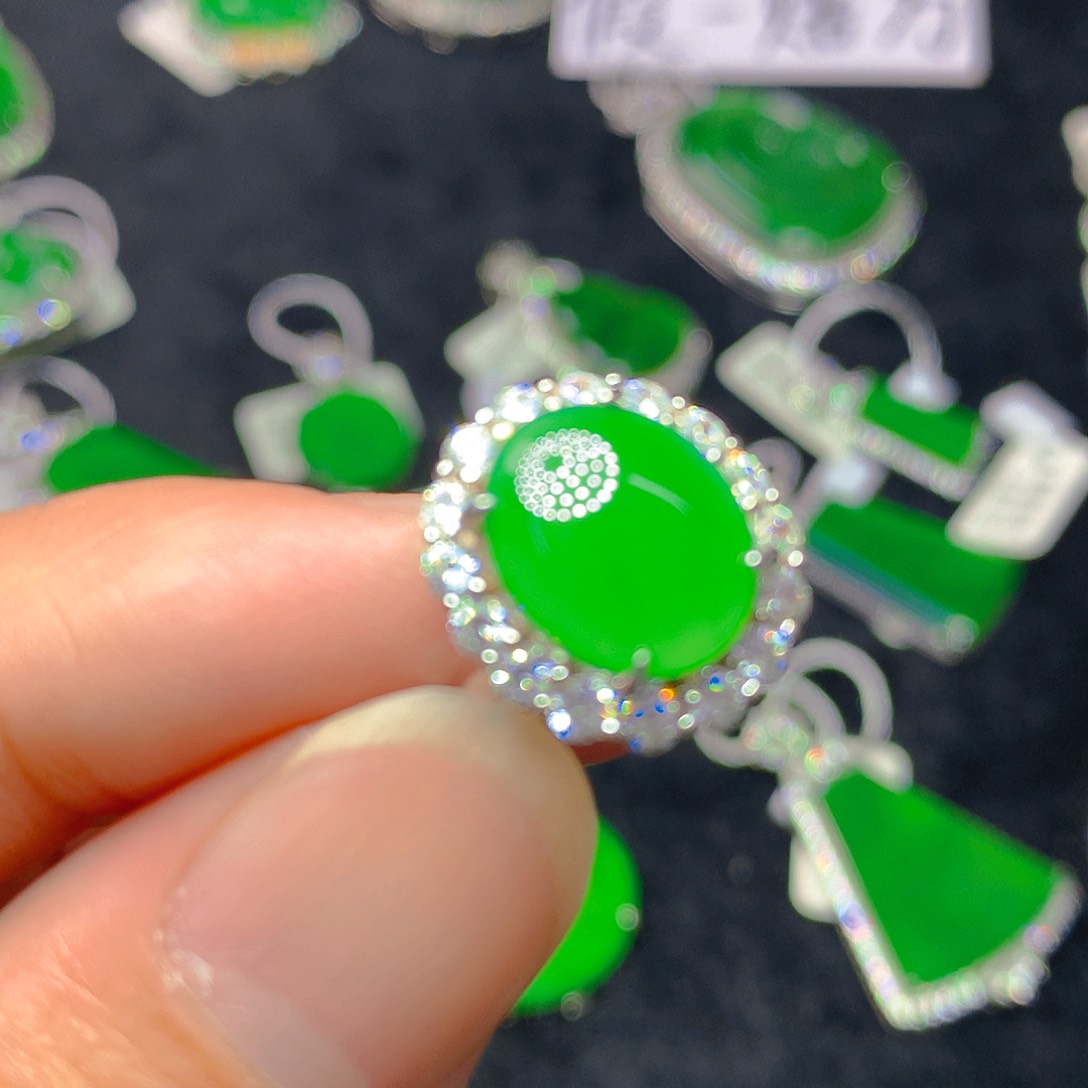 颈饰银S925镶嵌翡翠