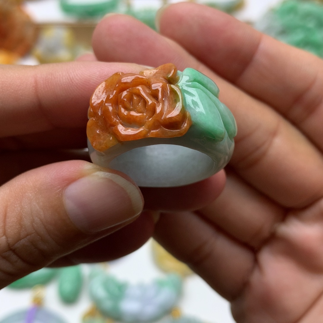 翡翠未镶嵌颈饰翡翠