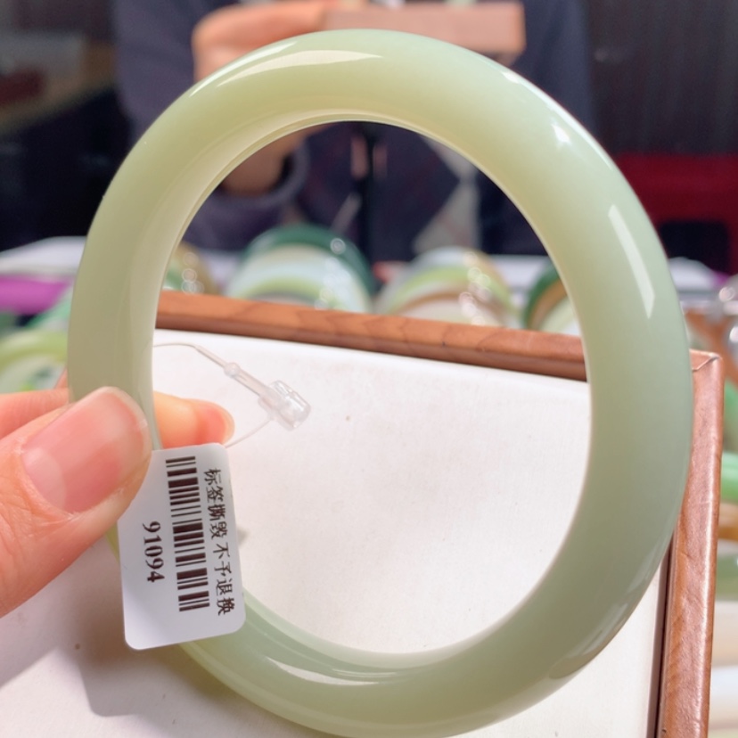 【闪购商品】和田玉手镯未镶嵌63.64