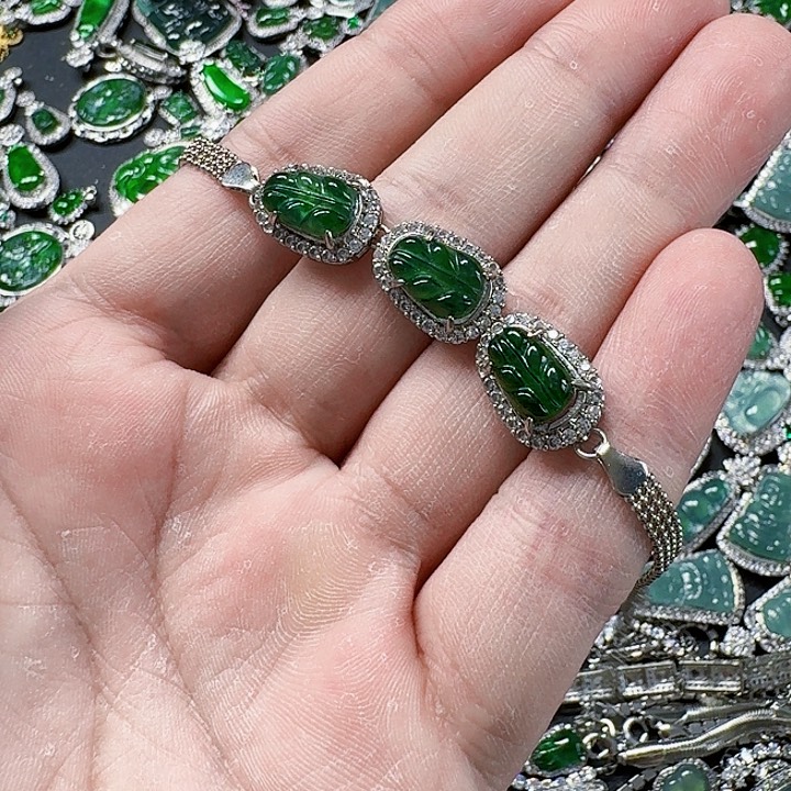 翡翠颈饰未镶嵌天然A货翡翠放漏