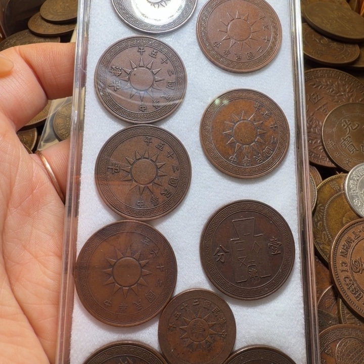 汕***厂一起十二枚铜币工艺品摆件