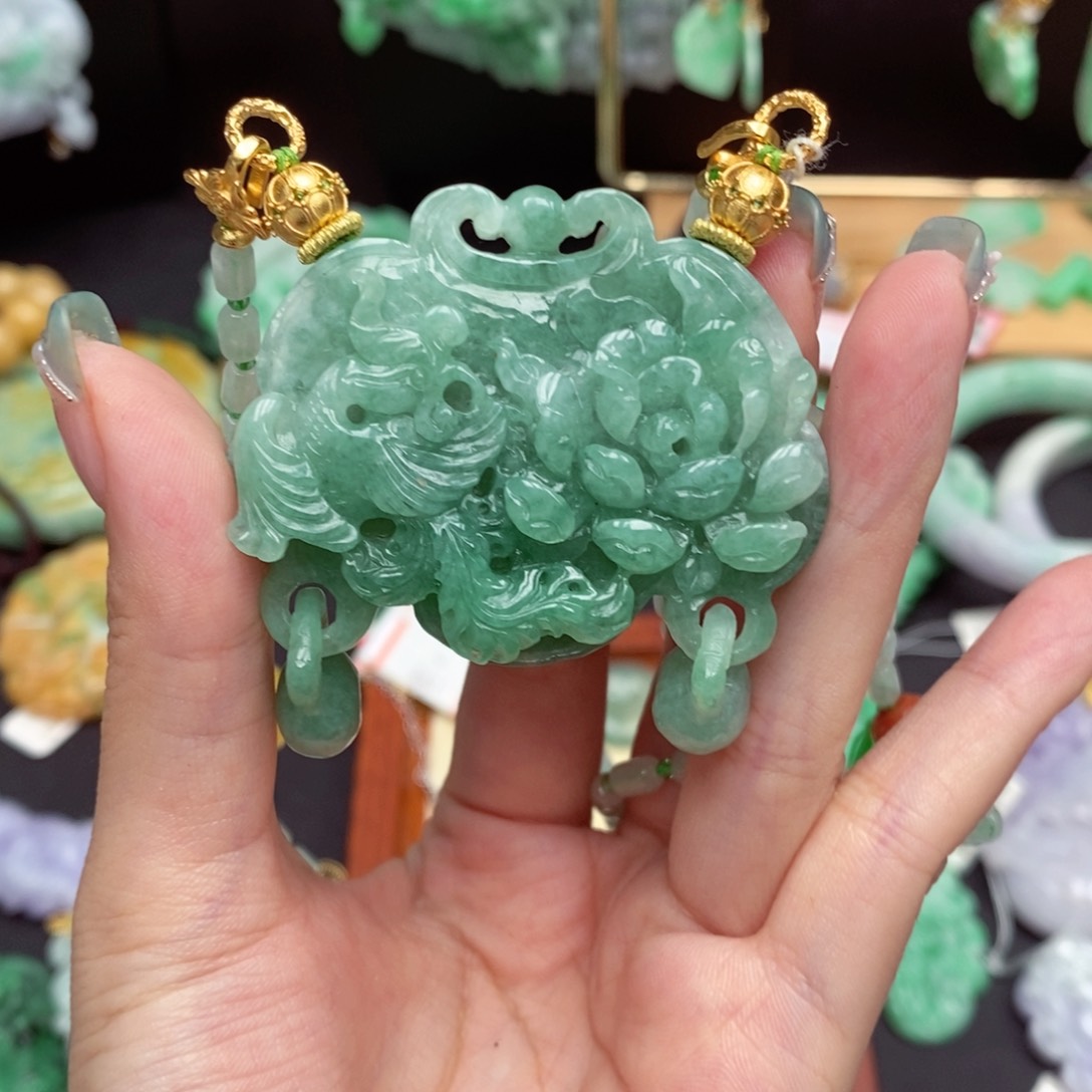 翡翠未镶嵌颈饰翡翠