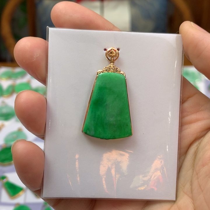 翡翠颈饰18K金镶嵌迷**泡翡翠翡翠吊坠