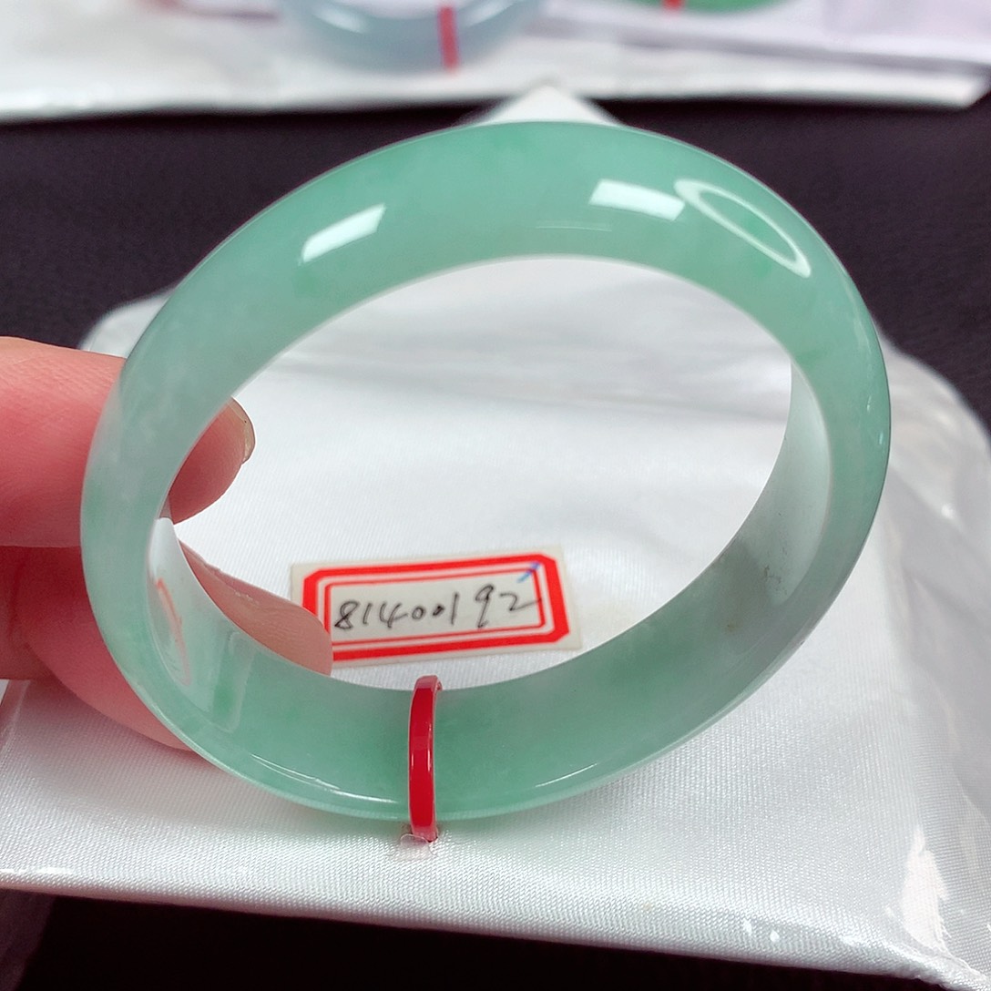 翡翠手镯未镶嵌天然翡翠手镯