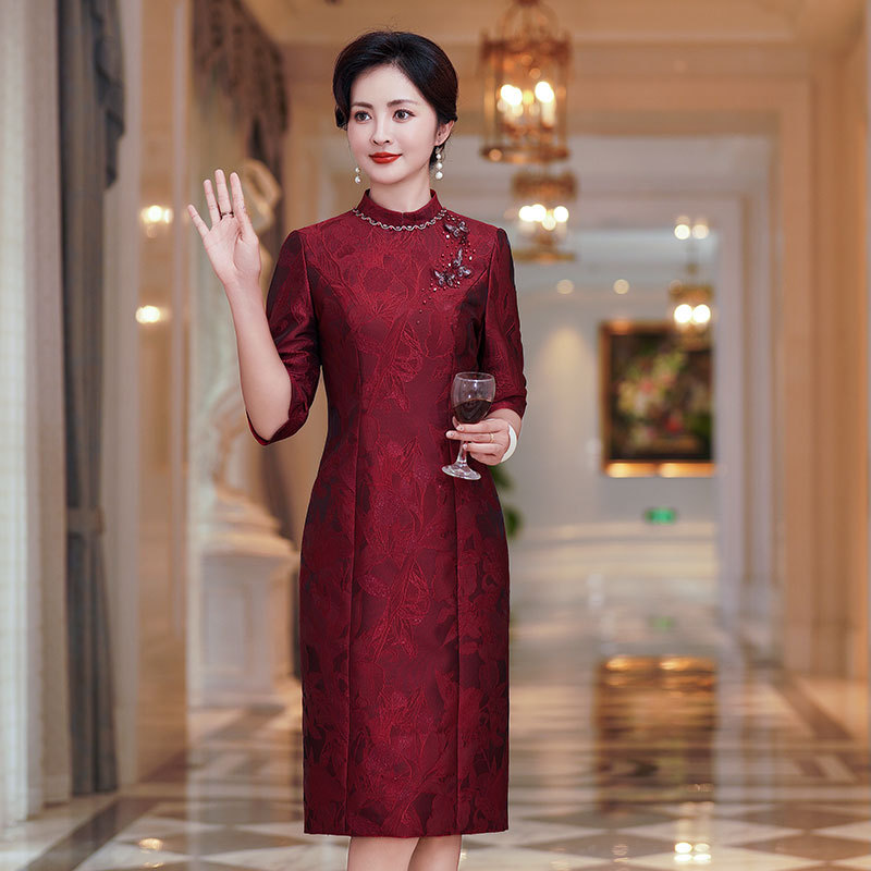 婆婆宴会新中式改良旗袍裙2025秋季新款妈妈敬酒婚宴礼服连衣裙