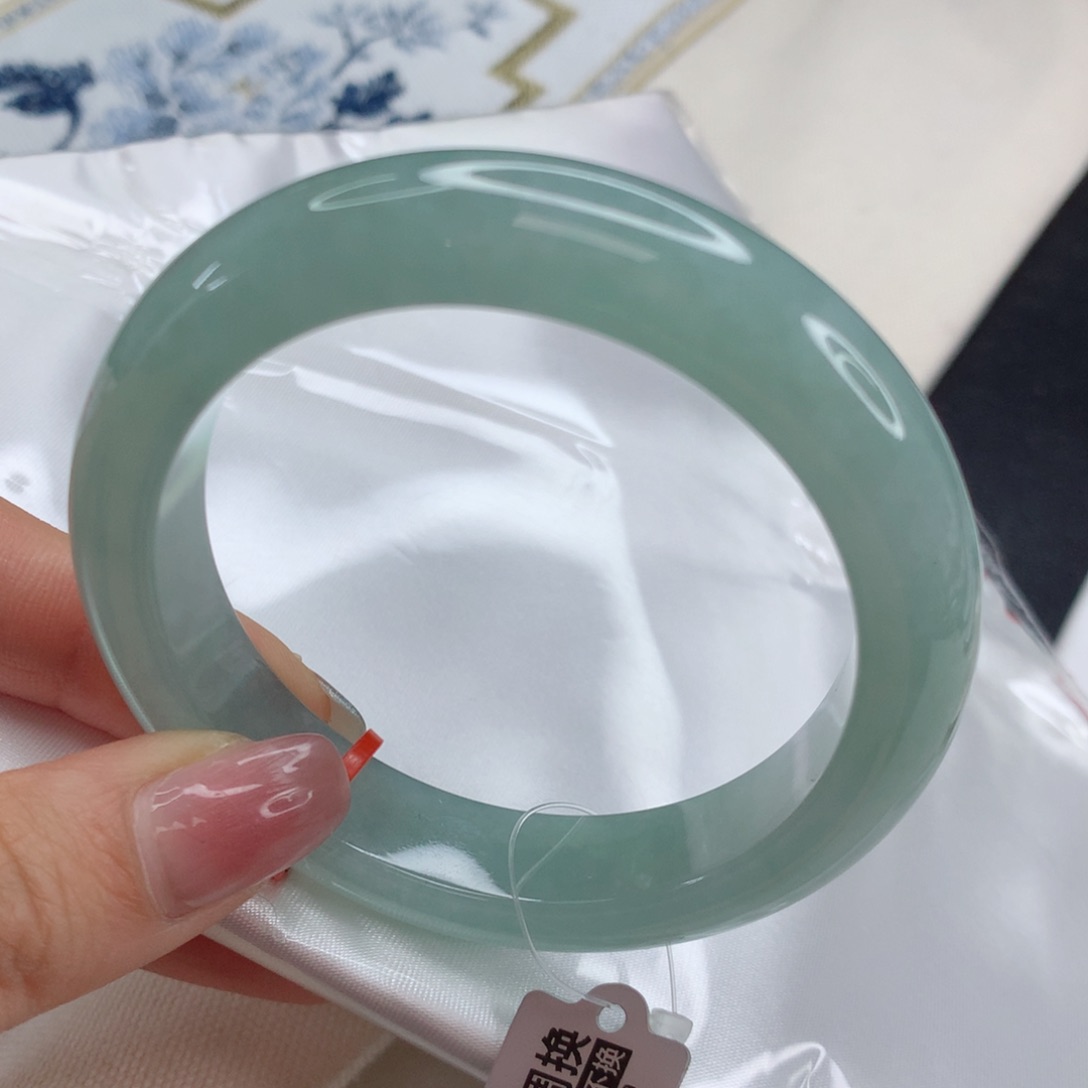 翡翠未镶嵌手镯52.5圈