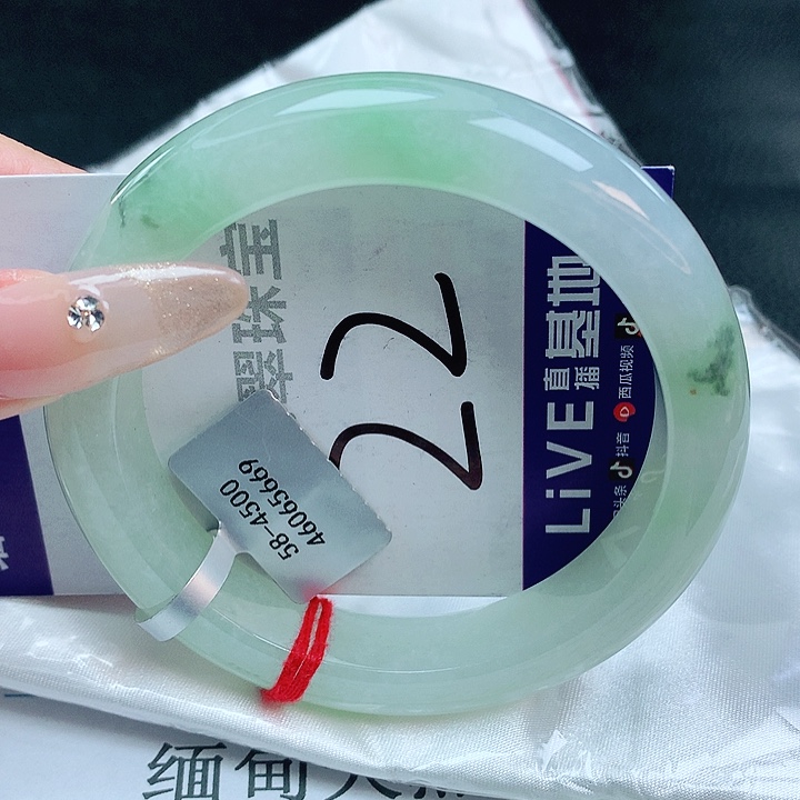 翡翠手镯未镶嵌缅甸天然a货翡翠手镯