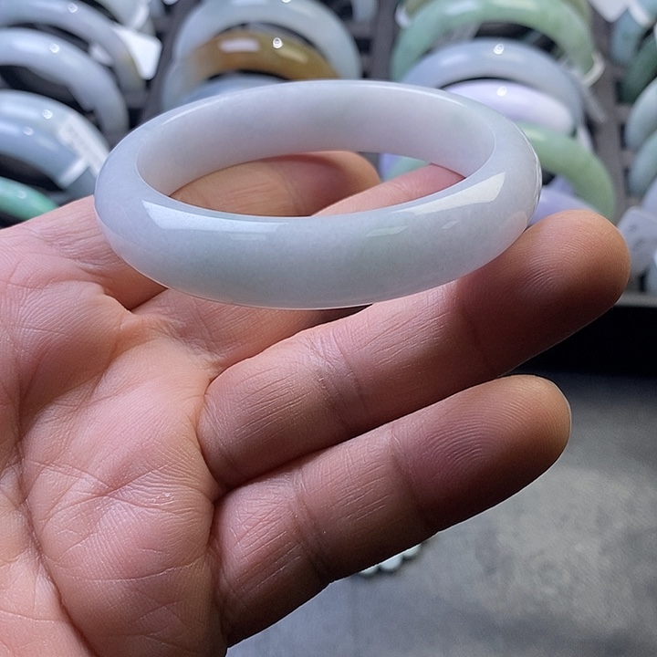 翡翠未镶嵌手镯4、正