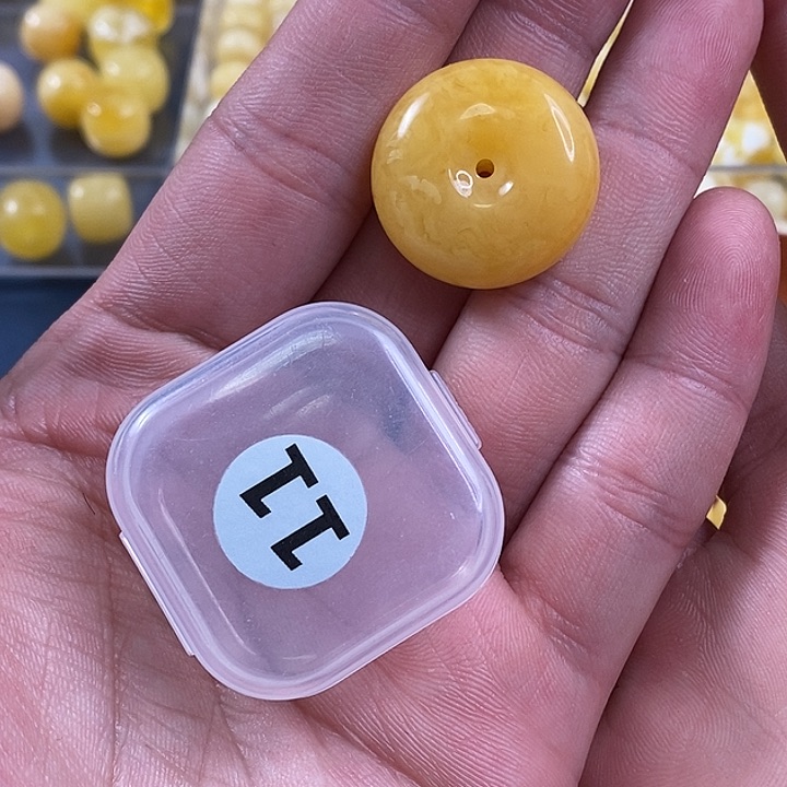 未镶嵌琥珀珠宝奇石