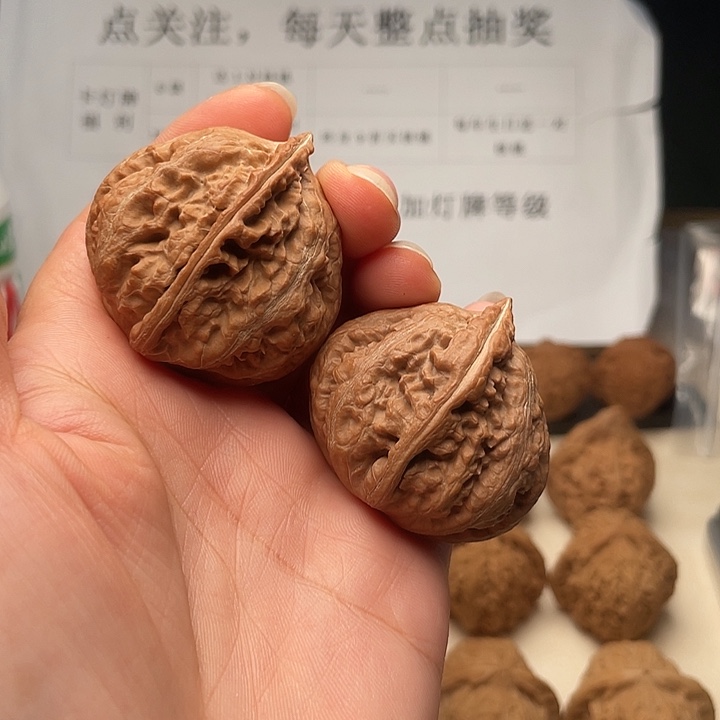 文玩核桃吊坠秋子
