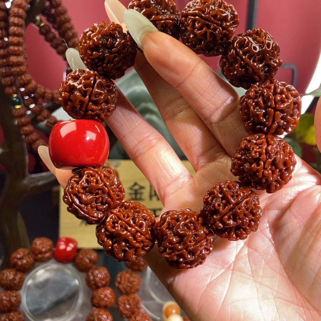 金刚菩提吊坠524红。