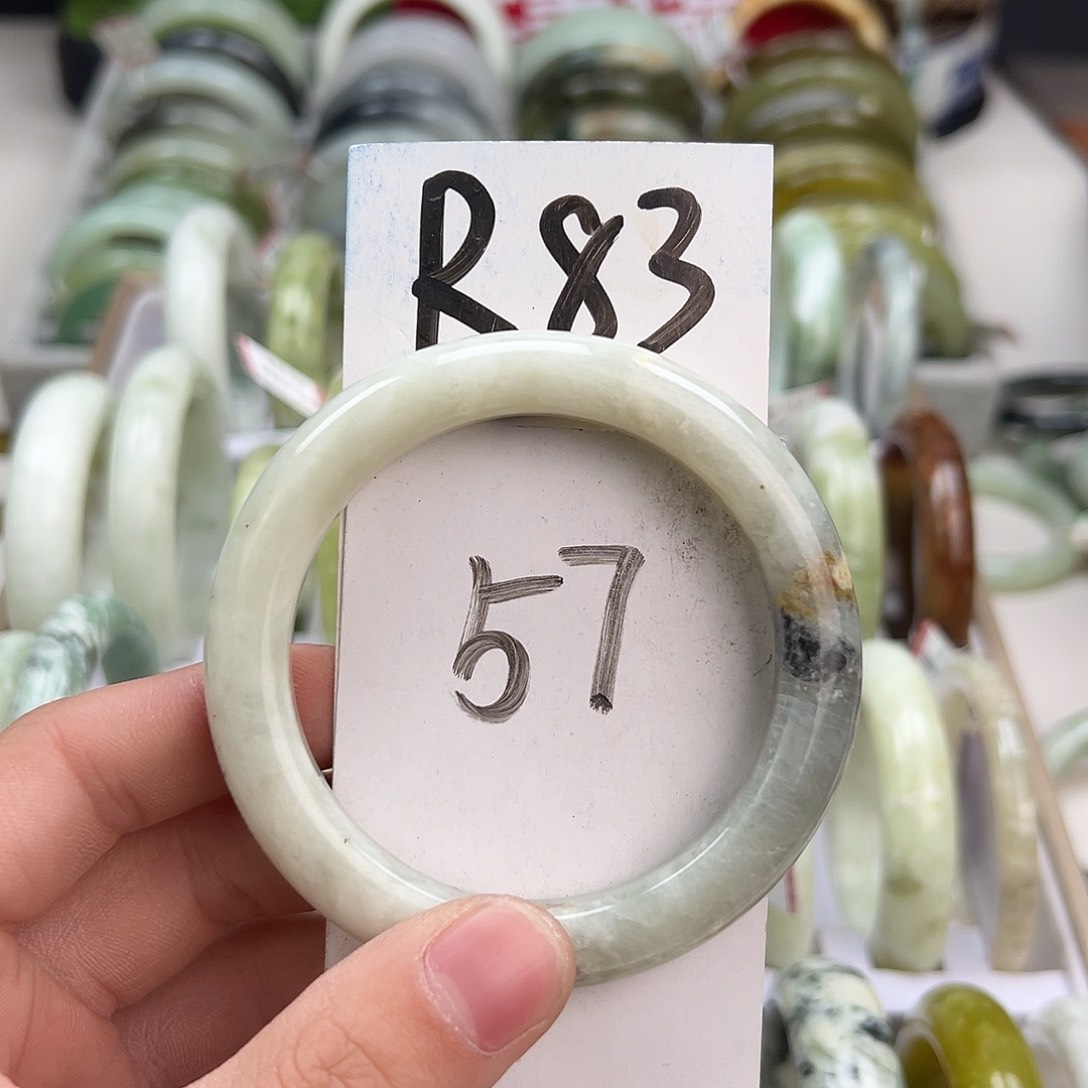 岫玉手镯未镶嵌天然岫玉微瑕，可以正常佩戴