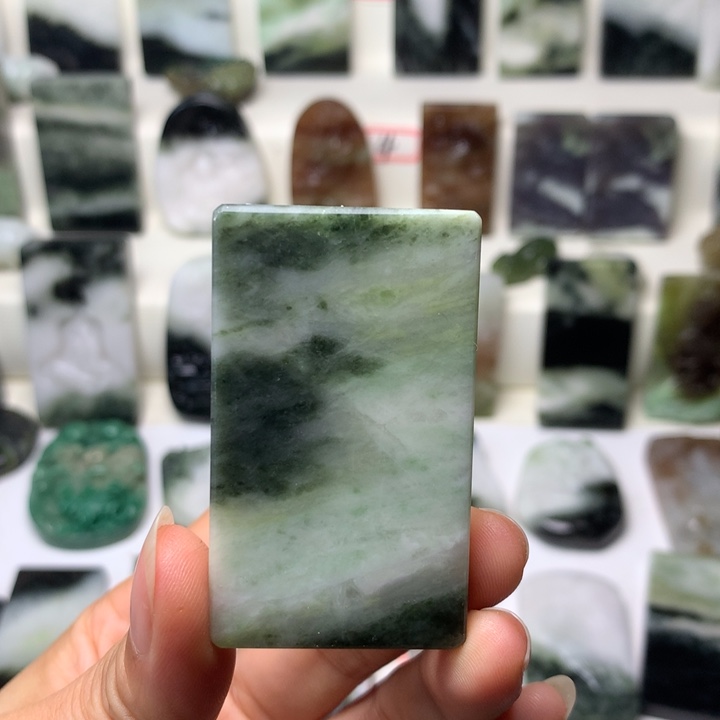 独山玉未镶嵌颈饰