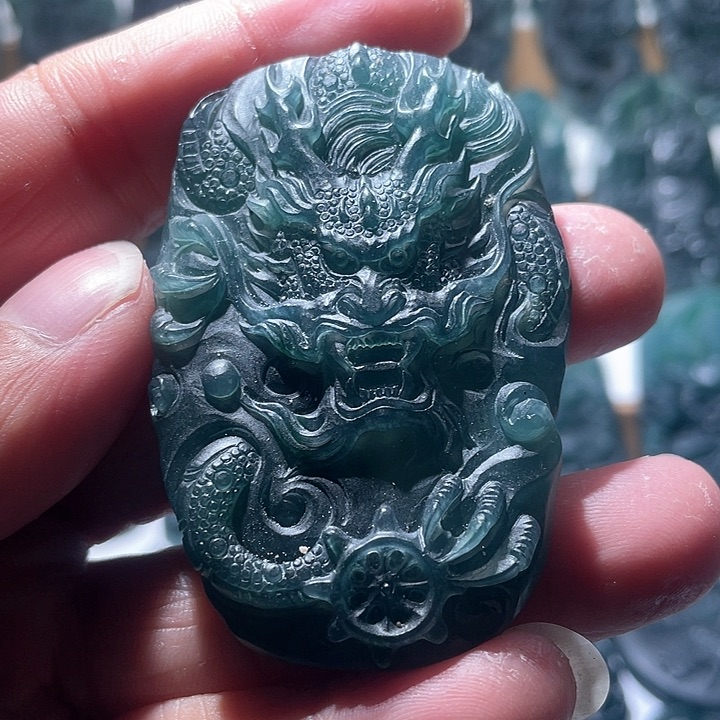 定制翡翠未镶嵌龙