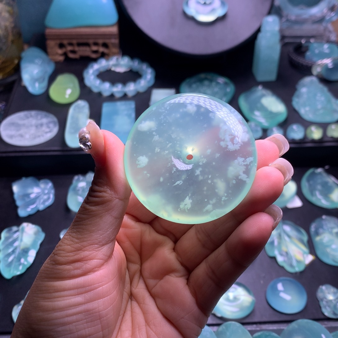 蛇纹石玉吊坠未镶嵌