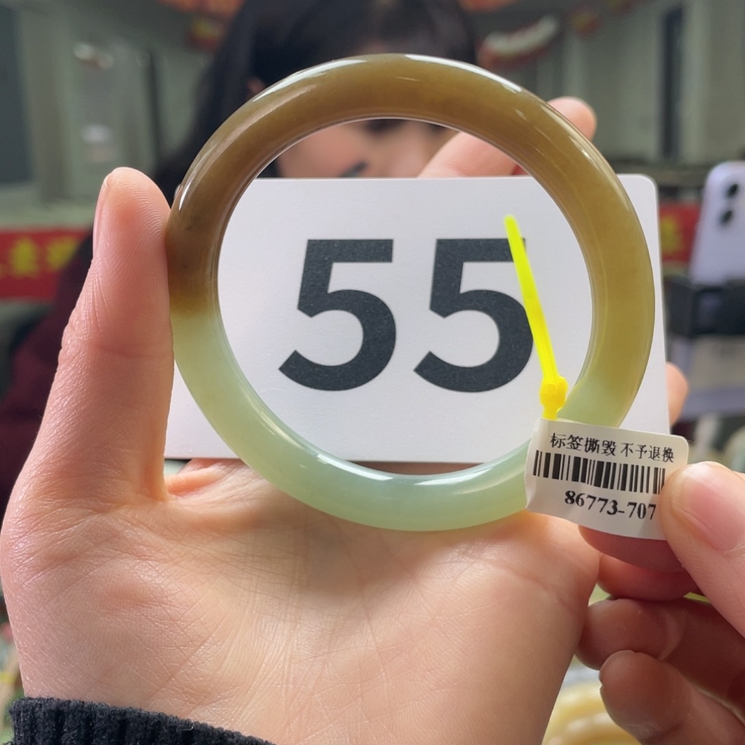 和田玉手镯未镶嵌纹