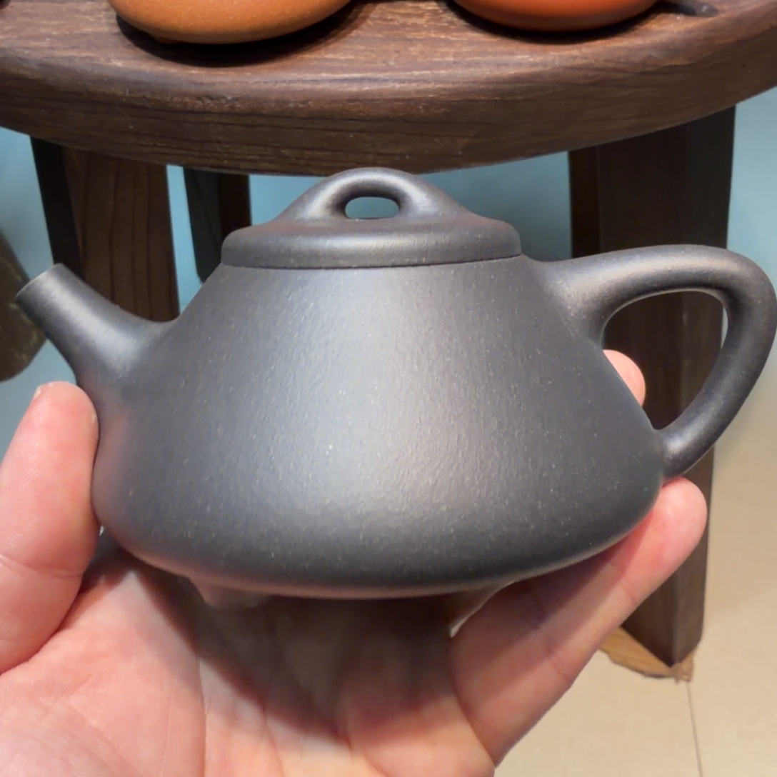 茶杯紫砂微瑕的壶