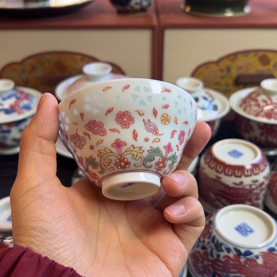 玲珑手绘花卉葫芦杯