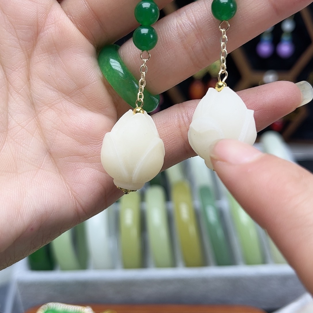 翡翠未镶嵌耳饰莲花