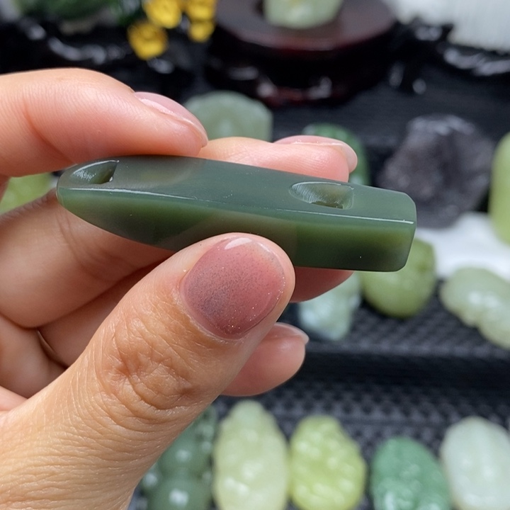 和田玉未镶嵌颈饰18