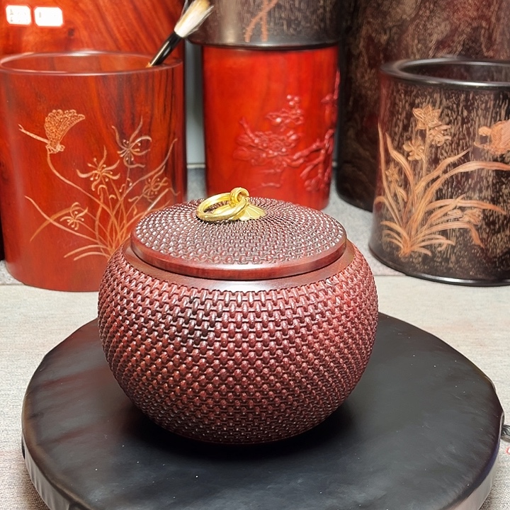 家***华紫檀红朩茶叶罐一个