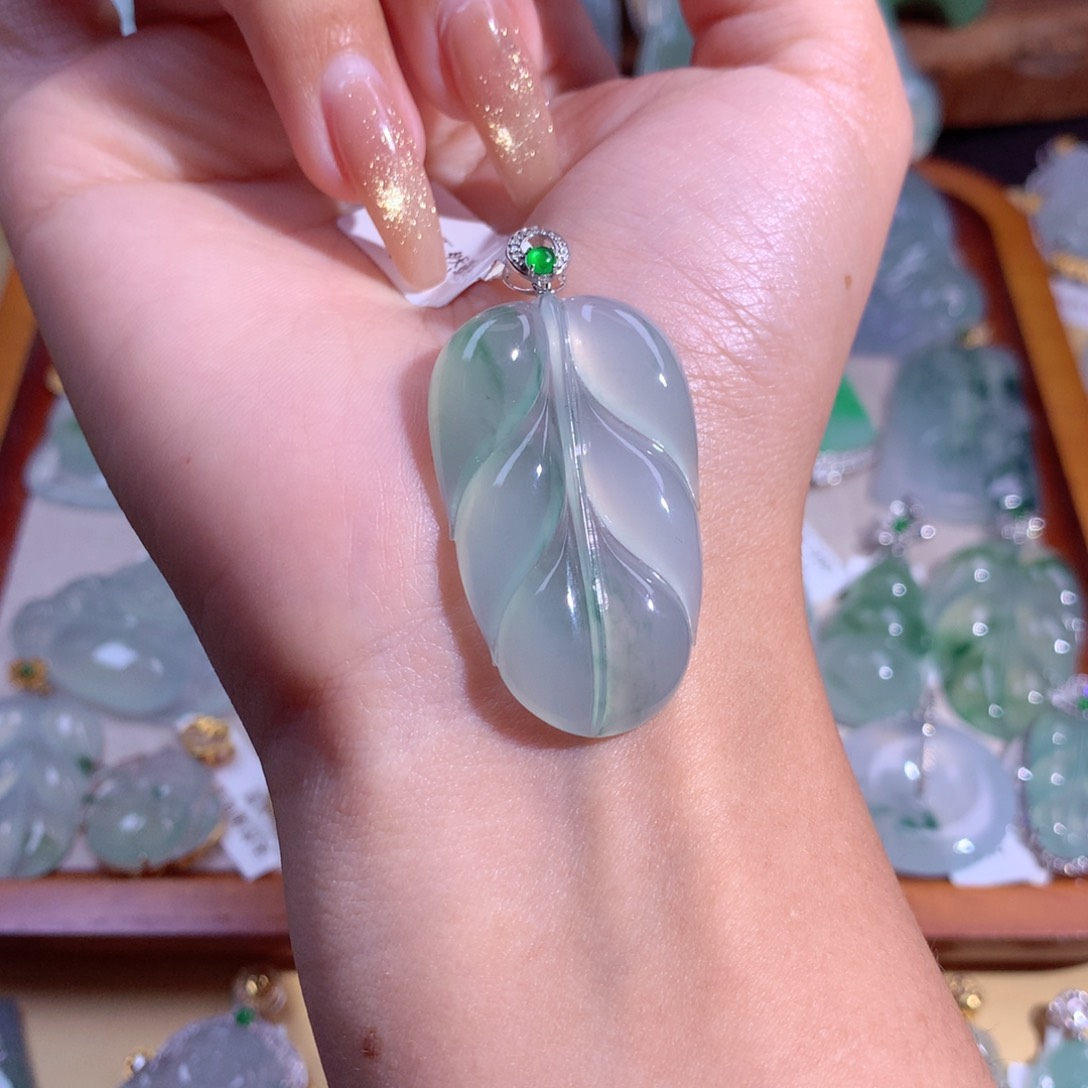 翡翠吊坠(不含链)18K金镶嵌