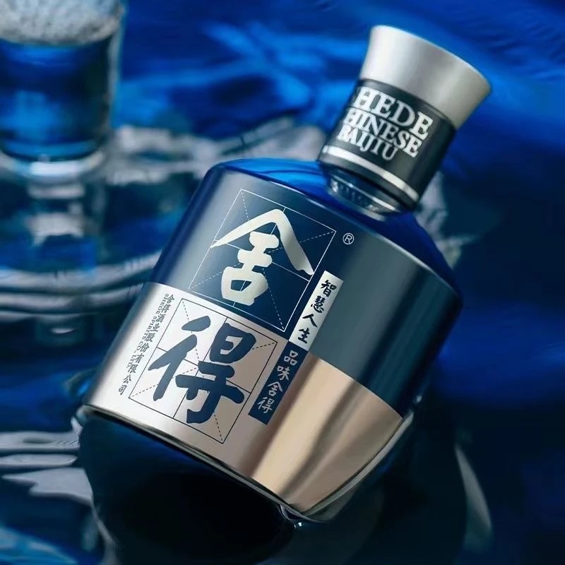 沱牌米兰国际时装周纪念版联名摆柜52度浓香型小酒版52度100ml