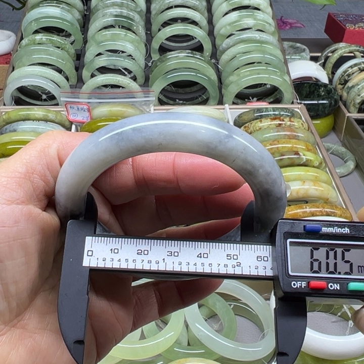 蛇纹石玉未镶嵌手镯28