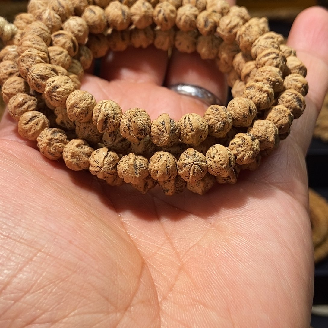 杏***菇柏香籽/百香籽吊坠