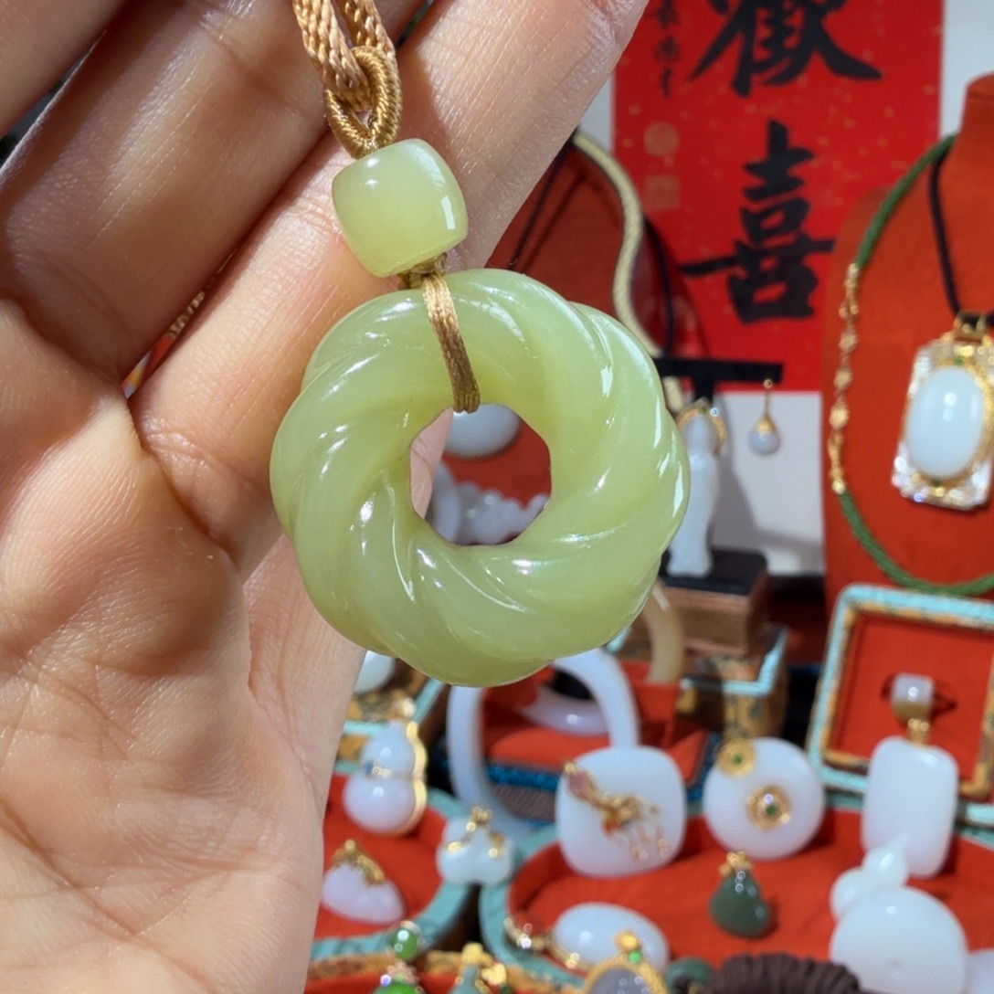 和田玉未镶嵌颈饰