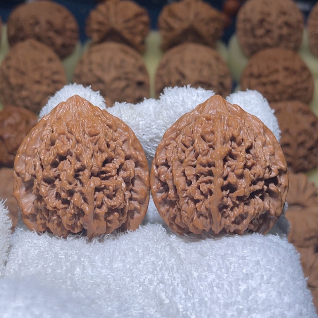 爱***儿文玩核桃吊坠满天星42全品