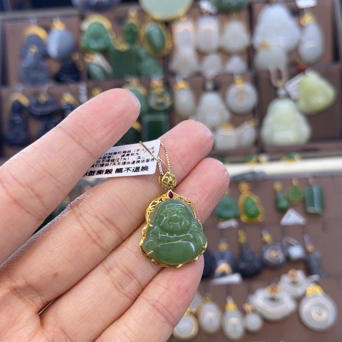 和田玉吊坠18K金镶嵌