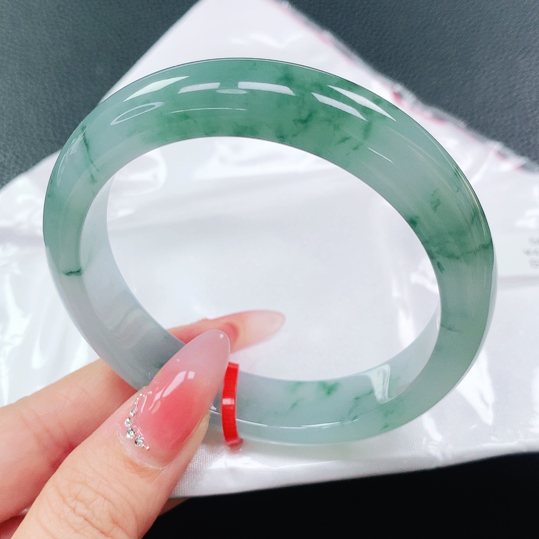 翡翠手镯未镶嵌58圈