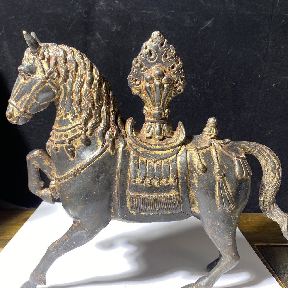 lot 30542 清代 漆金马托摩尼宝摆件