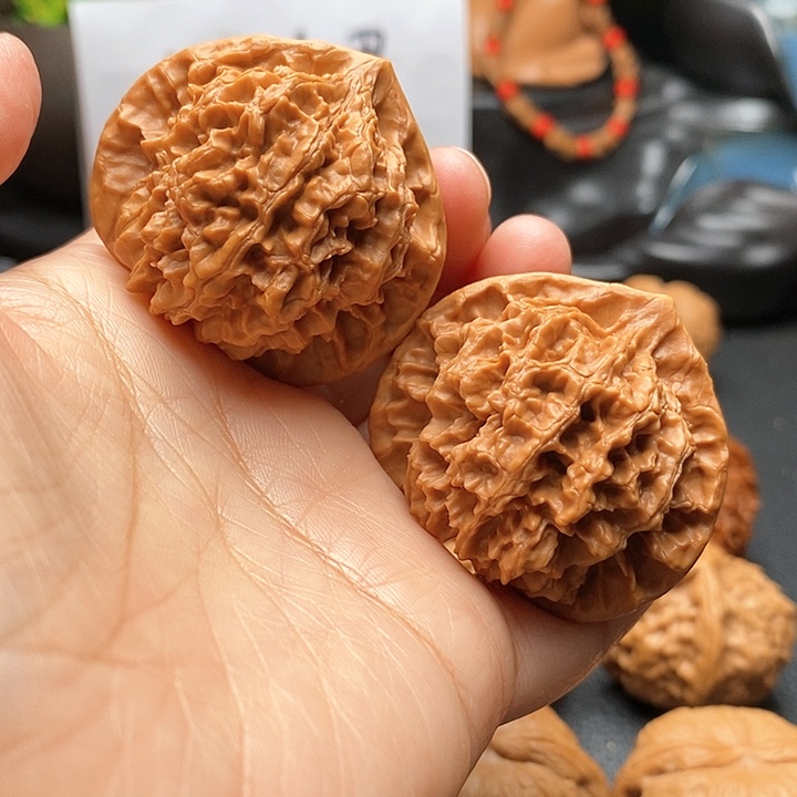 文玩核桃吊坠滴血蝴蝶43尺