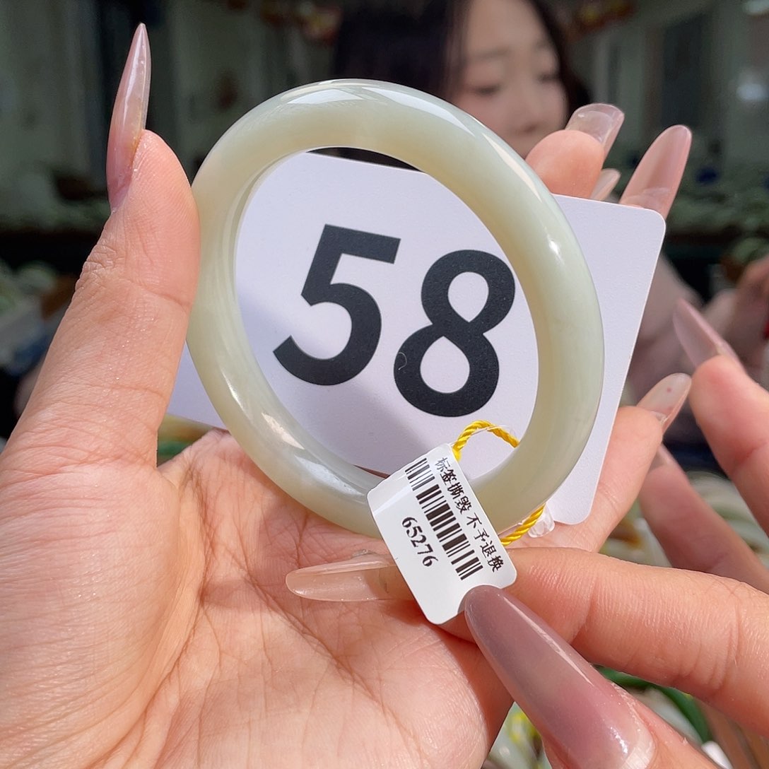 和田玉手镯未镶嵌纹