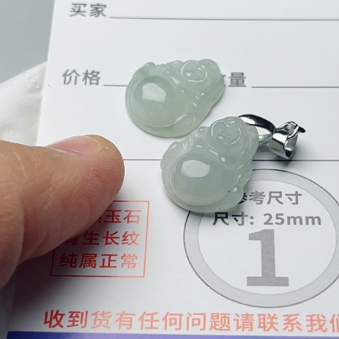 翡翠颈饰未镶嵌佛