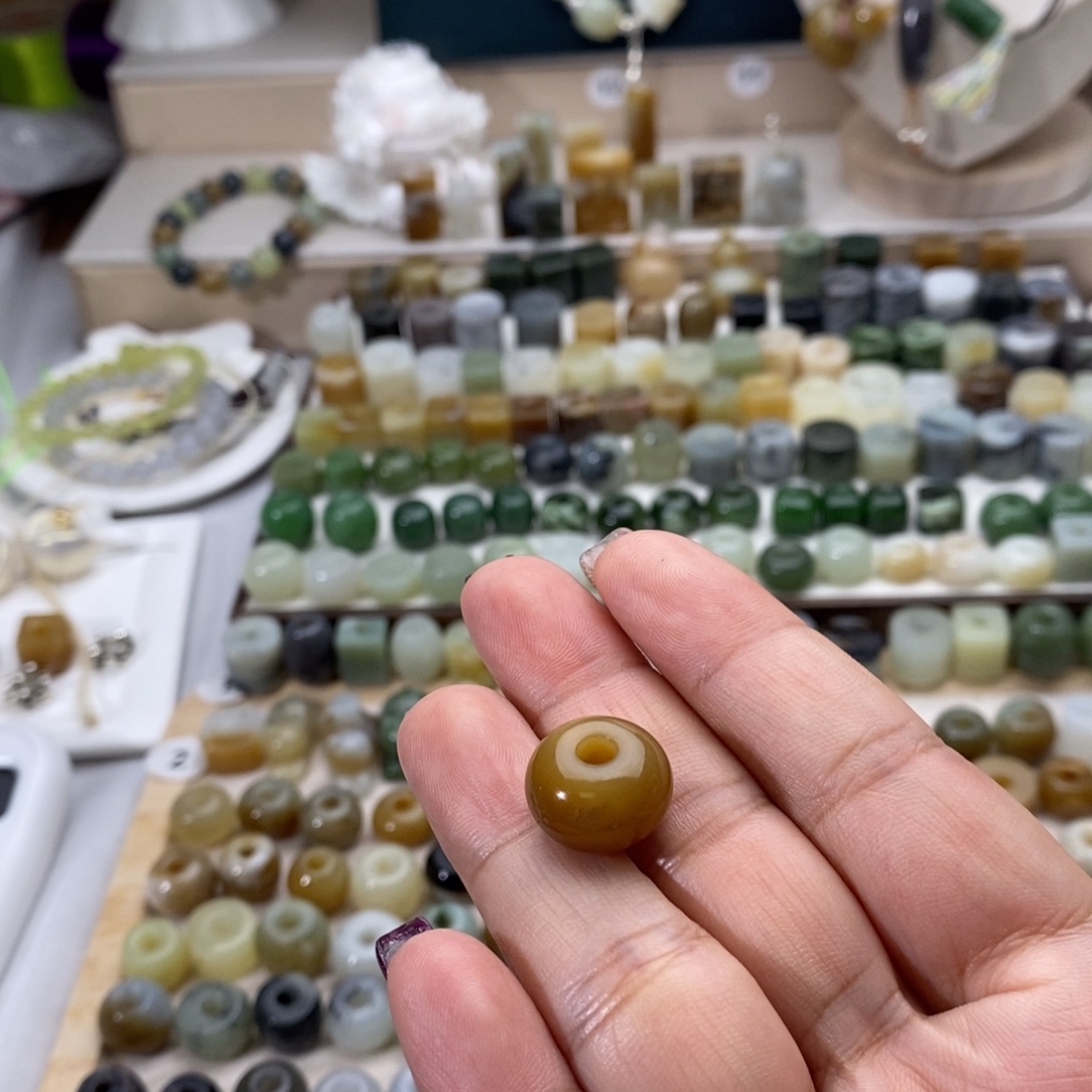 饭***了和田玉未镶嵌颈饰买断