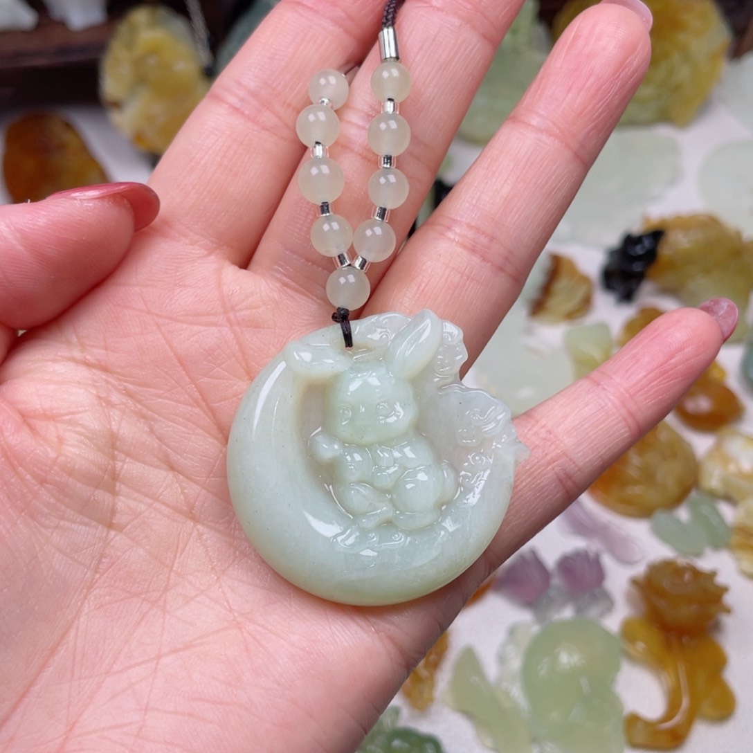 蛇纹石玉颈饰未镶嵌