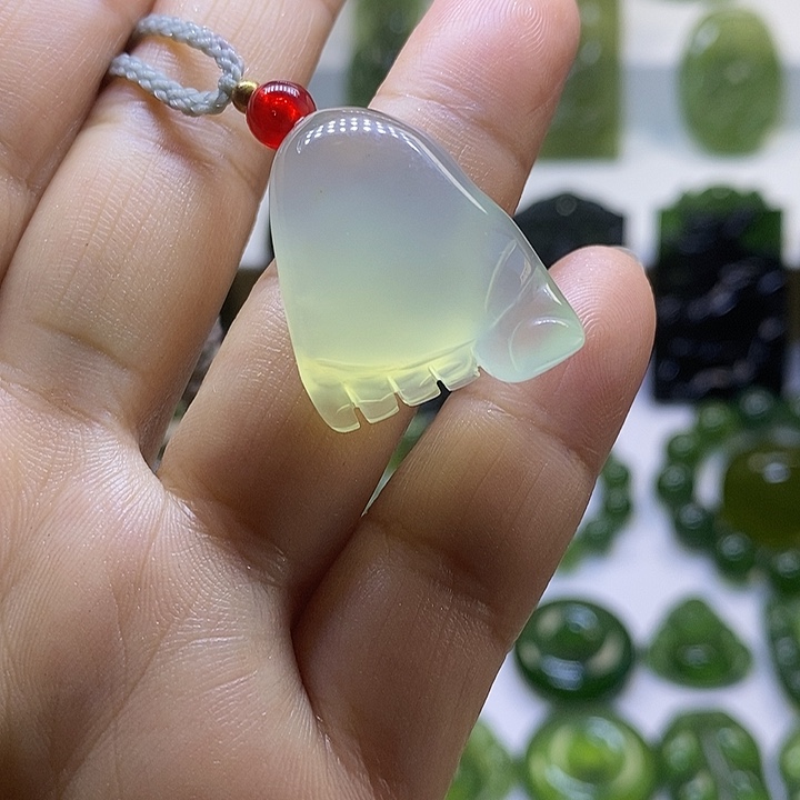 蛇纹石玉颈饰未镶嵌